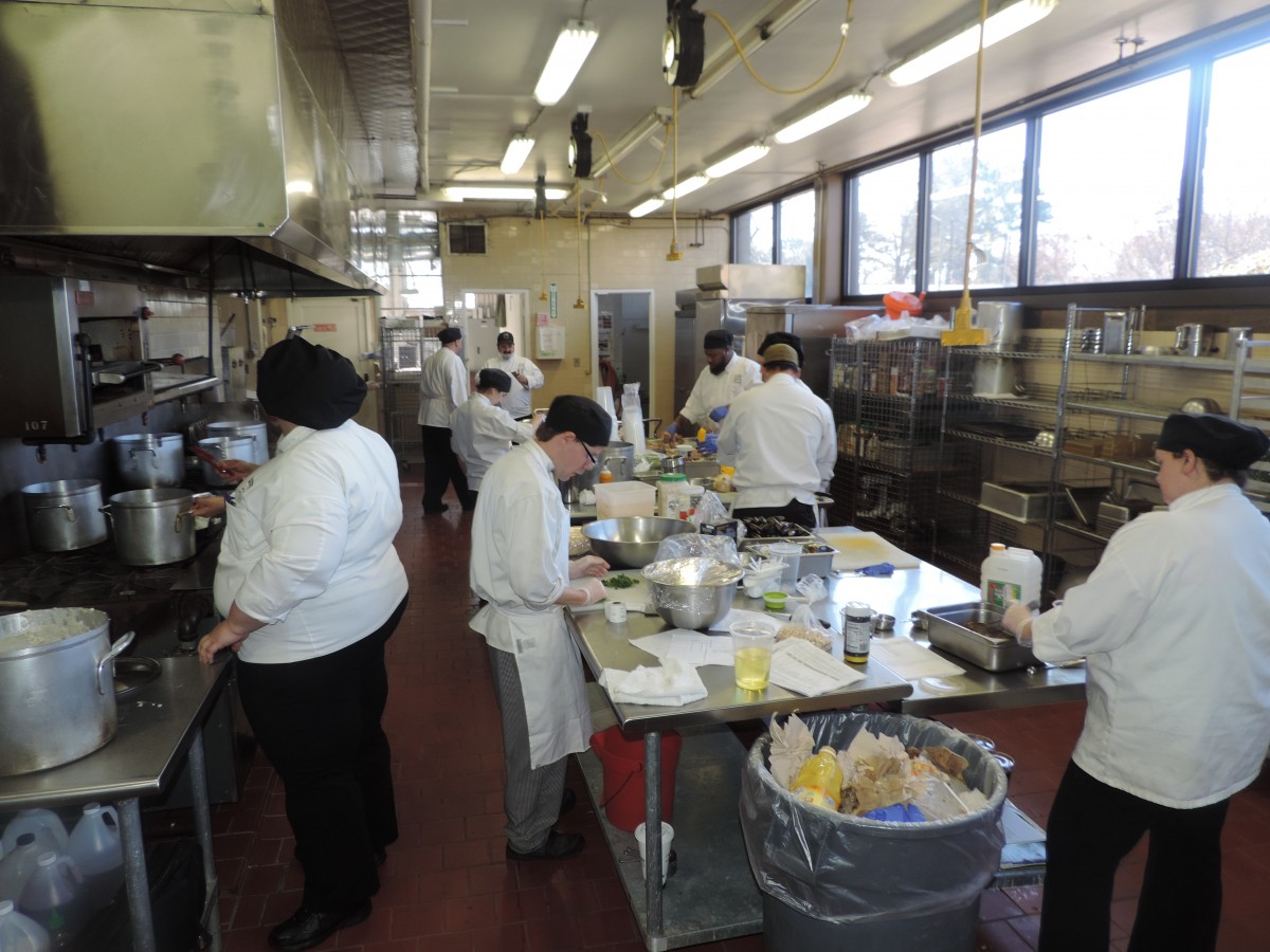 food service management students prepare to take over Refresh Cafe