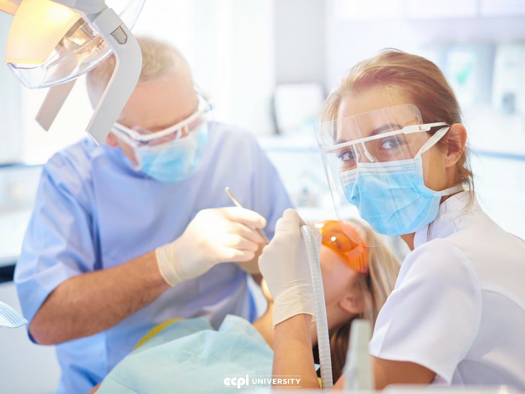 Becoming a Dental Assistant: What do I Need to Know?