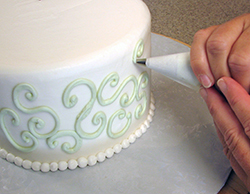 learn to decorate a cake