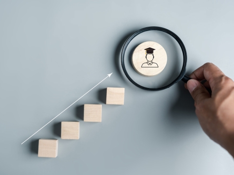 Differences Between an Associates and Bachelors Degree Blog Thumbnail